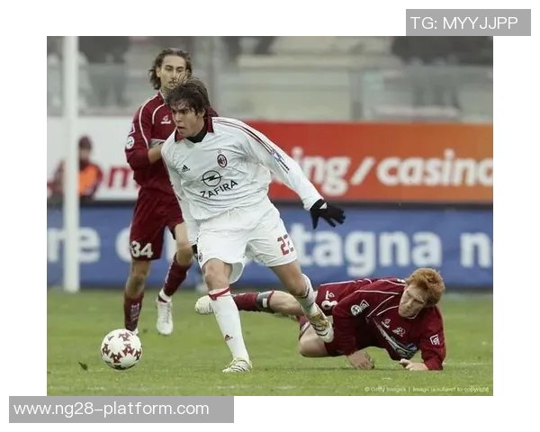 友谊赛精彩回顾AC米兰逆转拜仁上演帽子戏法引爆全场激情